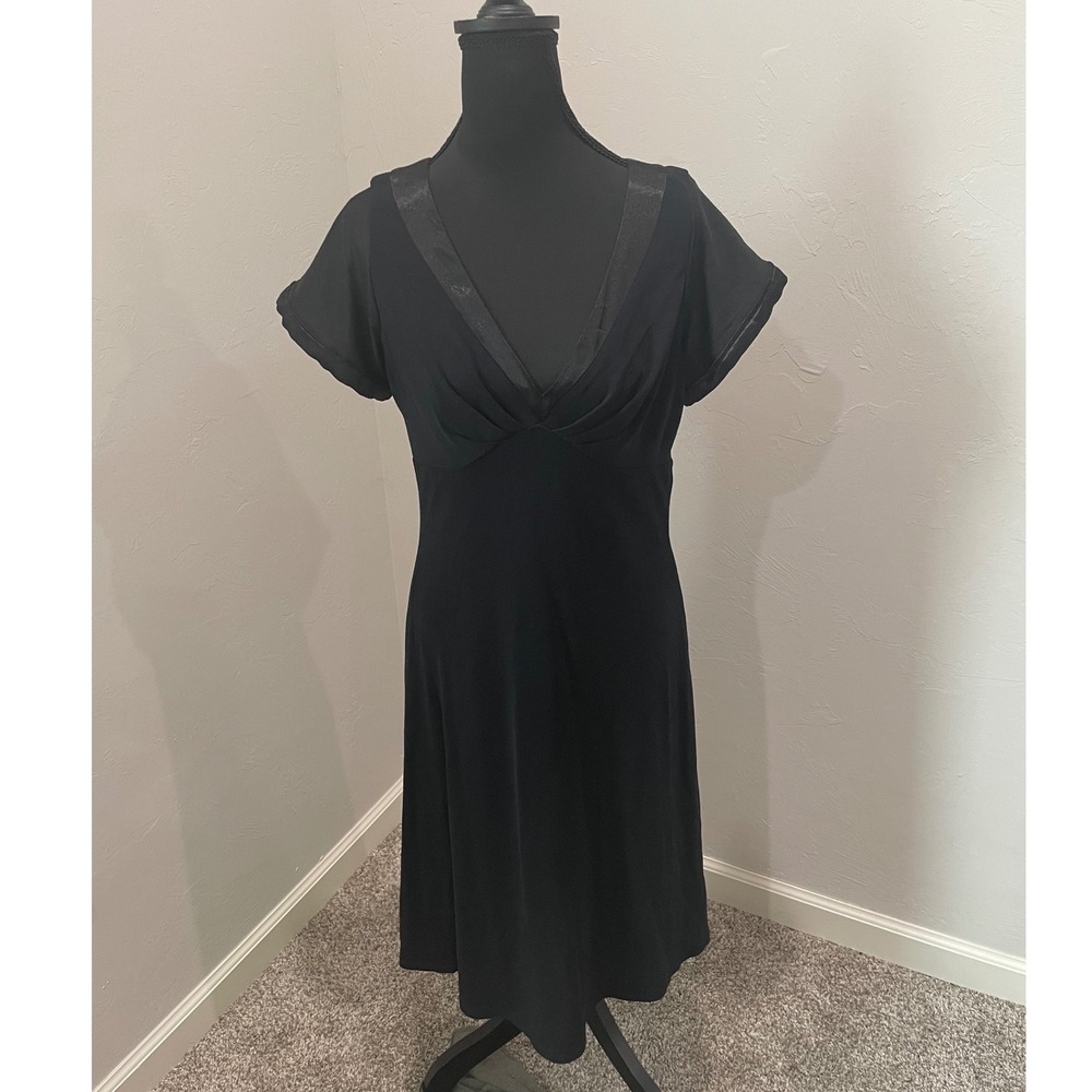 Ann Taylor LOFT Black V-Neck Pleated Bust Short Sleeve Midi Dress 8 17-127974